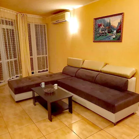 Aparthotel Plaza *